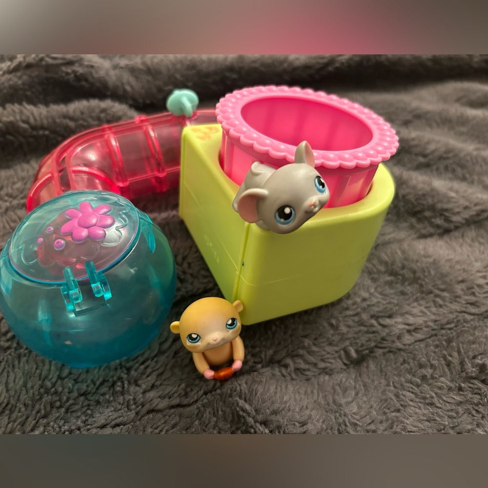 Vintage LPS Littlest Pet Shop Hamster Hideout Playset with 2 Figures